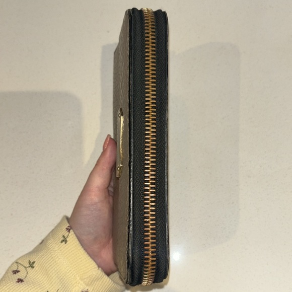 Burberry Authentic Heritage Grain Zip Around Wallet Pale Taupe - Picture 10 of 11